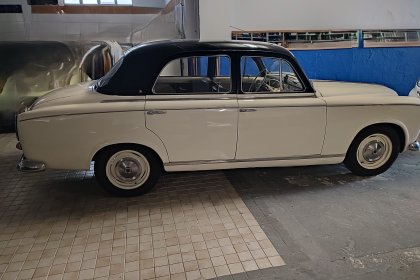 Peugeot 403
